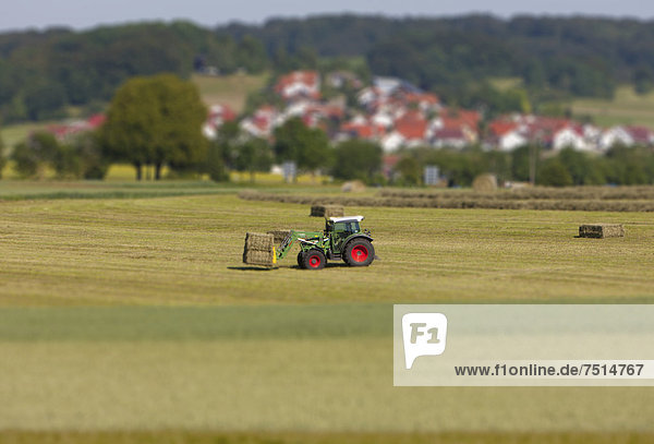 Europa arbeiten Landwirtschaft Maschine Feld Baden-Württemberg Deutschland