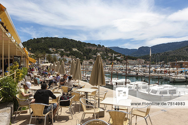 Restaurants on the promenade of Port de SÛller  SÛller  northwest coast of Mallorca  Balearic Islands  Mediterranean Sea  Spain  Europe