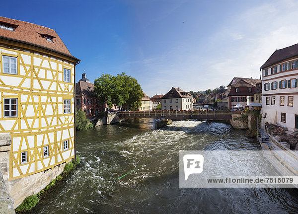 Europa Halle Stadt Fluss Ansicht Bamberg Bayern Franken Deutschland alt