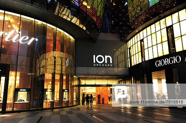 Ion Orchard Einkaufszentrum am Abend  Orchard Road  moderne Architektur  Central Area  Central Business District  Singapur  Singapore  Asien