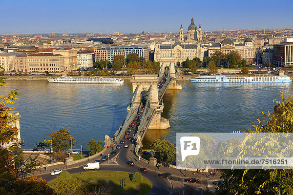 View across the Danube to Pest from The Buda Castle Hill  with the Szecheni Chain Bridge  SzÈchenyi L·nchÌd  Budapest  Hungary  Europe