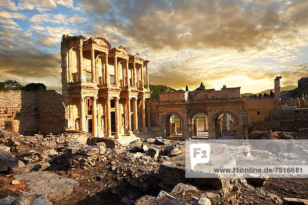 Celsus-Bibliothek  römische Ruinen von Ephesus  Ephesos  Türkei  Asien