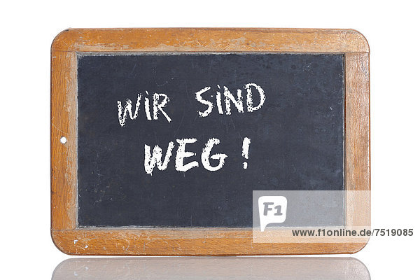 'Alte Schultafel mit Aufschrift ''WIR SIND WEG!'''