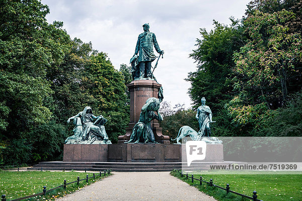 Bismarck-Denkmal im Berliner Tiergarten  Berlin  Deutschland  Europa