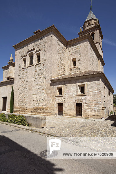 Kirche Iglesia de Santa Maria auf dem Gelände der Alhambra  UNESCO Welterbestätte  Granada  Andalusien  Spanien  Europa