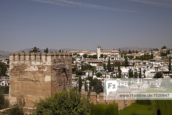 Ausblick von der Alhambra auf den Stadtteil Albayzin, UNESCO Welterbestätte, Granada, Andalusien, Spanien, Europa