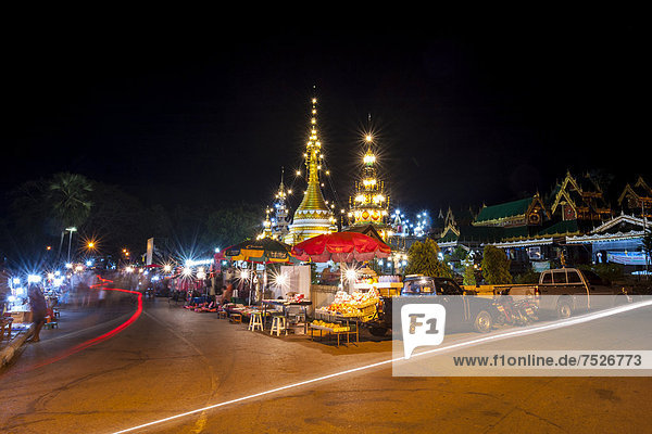 Night market outside the temple complex of Wat Jong Kham or Chong Kham and Wat Jong Klang or Chong Klang  Mae Hong Son  Northern Thailand  Thailand  Asia