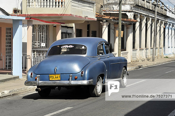 Amerika  Auto  blau  Mittelamerika  50-60 Jahre  50 bis 60 Jahre  Klassisches Konzert  Klassik  Kuba  Große Antillen