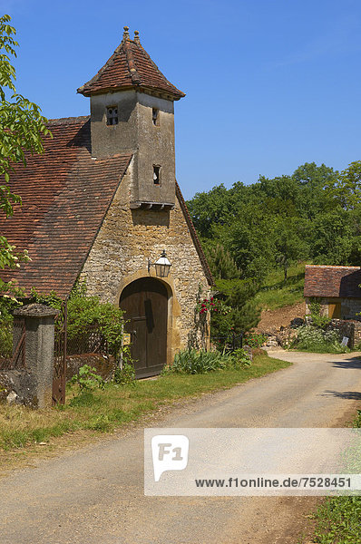 'Autoire  der Ort zählt zu den ''Les Plus Beaux Villages de France'' oder die ''Schönsten Dörfer Frankreichs''  Region Midi-PyrÈnÈes  DÈpartement Lot  Frankreich  Europa'