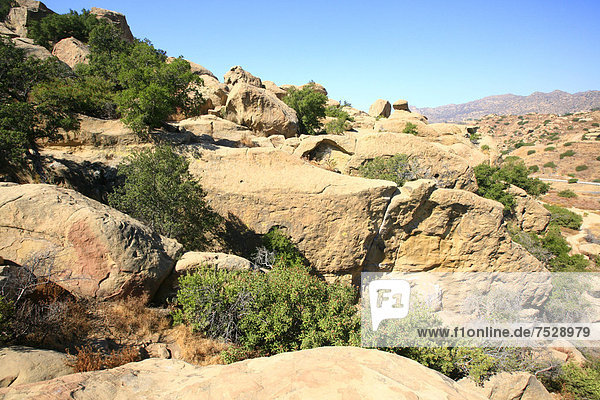 Klettern am Stoney Point  die Felsen sind mit weißen Chalkmarks markiert  wo die Route verläuft  Los Angeles  Kalifornien  USA