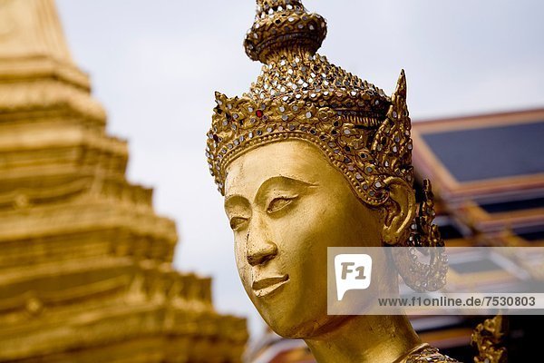 Kinnari-Figur  Wat Phra Kaeo  Großer Palast  Bangkok  Thailand