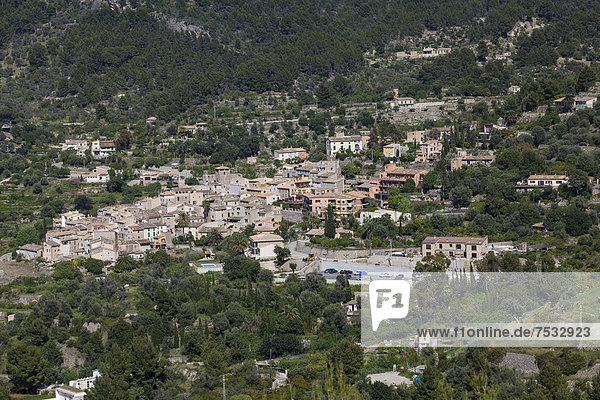 Europa Berg Dorf Ansicht Mallorca Balearen Balearische Inseln Estellencs Spanien