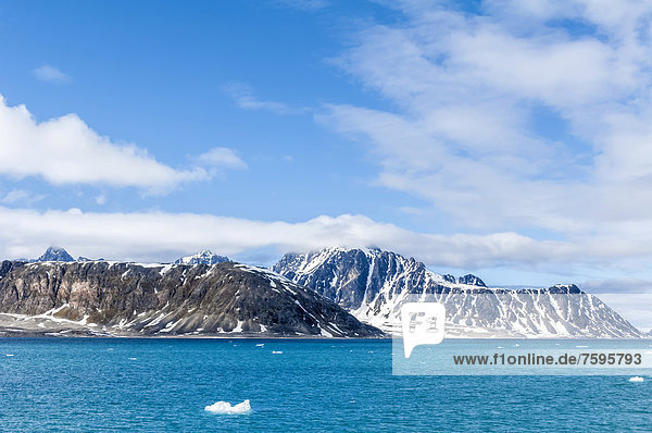 Smeerenburgfjorden  Westküste von Spitzbergen  Spitzbergen oder Svalbard Inselgruppe  Norwegen  Europa