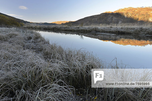 Eisger Morgenreif  schottische Highlands  Loch Dorchardt  Schottland  Großbritannien  Europa