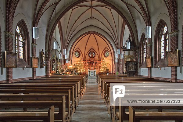 Innenaufnahme der Kirche St. Aloysius  Nortrup  Niedersachsen  Deutschland