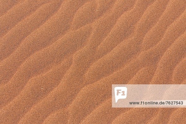 Sandstrukturen in der Wüste