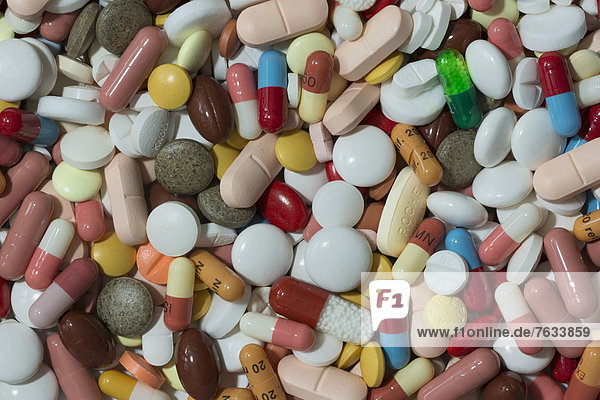 Bunt gemischte Pillen  Kapseln  Tabletten  Dragees