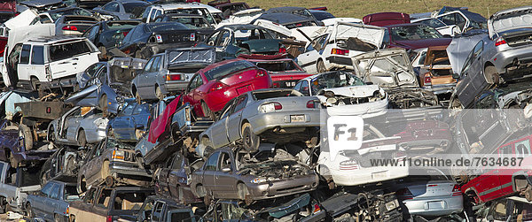 Autos auf einem Schrottplatz  Alexandria  Louisiana  USA