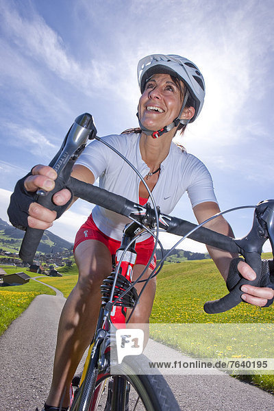 Frau Fahrradfahrer Fahrrad Rad Rennrad Fahrrad fahren