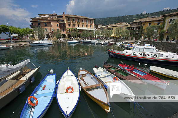 Fischereihafen  Fischerhafen  leer  Außenaufnahme  Hafen  Europa  Tag  niemand  Boot  Gardasee  Fischerboot  Italien