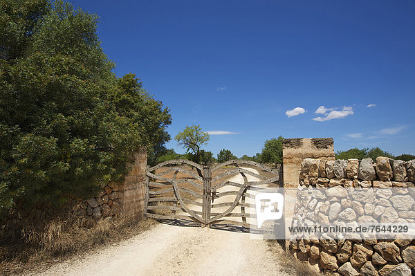 Außenaufnahme  Steinmauer  Europa  Tag  Wand  Tradition  Bauernhof  Hof  Höfe  niemand  Eingang  Mallorca  Balearen  Balearische Inseln  Spanien