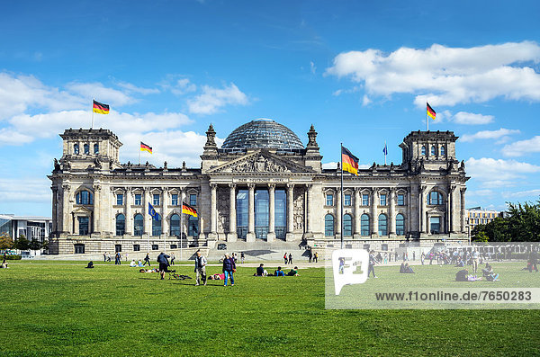 Reichstag  Reichstagsgebäude  Sitz des deutschen Parlaments  Berlin  Deutschland  Europa  ÖffentlicherGrund