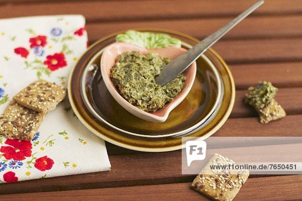 Algencreme mit Cracker