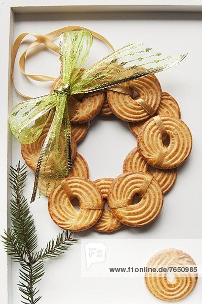 A wreath made of piped biscuits