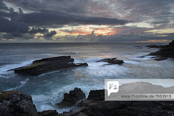 Wasserrand  Felsbrocken  Abend  Ozean  Küste  Atlantischer Ozean  Atlantik  steil