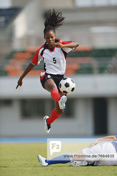 Frauen spielen Fußball