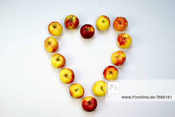 Äpfel  Jonagold  bilden ein Herz