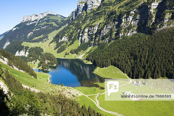 Der Seealpsee im Alpsteingebiet  Wasserauen  Appenzell Innerrhoden  Schweiz  Europa  ÖffentlicherGrund