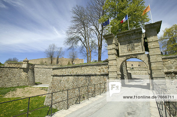 Torbogen Mont Louis PyrÈnÈes Orientales Katalonien Frankreich Europa
