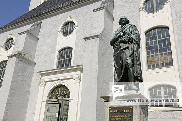 Johann Gottfried von Herder Denkmal vor der Herderkirche  Stadtkirche St. Peter und Paul