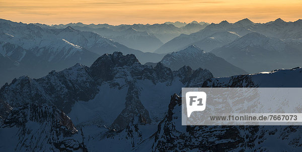 Blick von Zugspitze nach Südwesten mit Ötztal  Pitztal  Wildspitze  Garmisch-Partenkirchen  Grainau  Oberbayern  Bayern  Deutschland  Europa