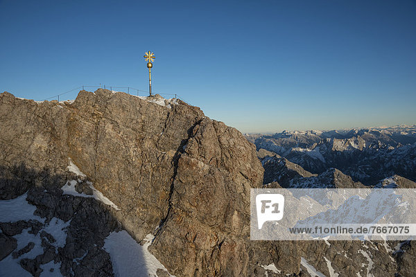 Gipfelkreuz  Zugspitze  Garmisch-Partenkirchen  Grainau  Oberbayern  Bayern  Deutschland  Europa