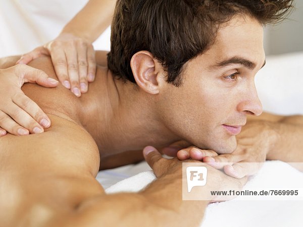 Mann  empfangen  Massage  Spa