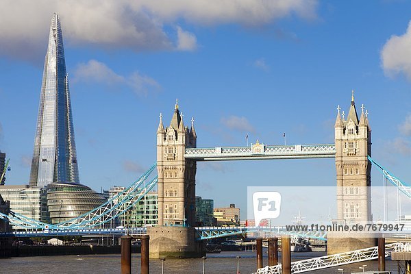 Die Scherbe und Turmbrücke bei Nacht  London  England  Großbritannien  Europa