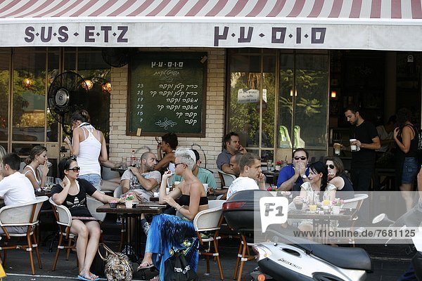 sitzend  Mensch  modern  Menschen  Straße  Cafe  jung  Naher Osten  Israel  Tel Aviv