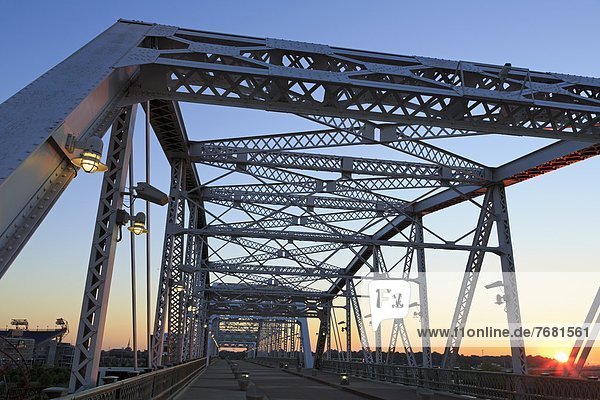 Vereinigte Staaten von Amerika  USA  über  Brücke  Fluss  Nordamerika  Cumberland  Nashville  Tennessee