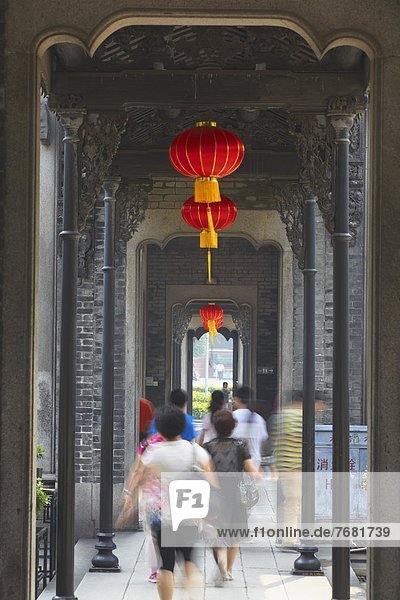 Korridor  Korridore  Flur  Flure  Guangzhou  Kanton  Mensch  Menschen  gehen  vorwärts  China  Hochschule  Asien  Guangdong