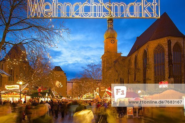 St. Reinoldi Church and Christmas Market at dusk  Dortmund  North Rhine-Westphalia  Germany  Europe
