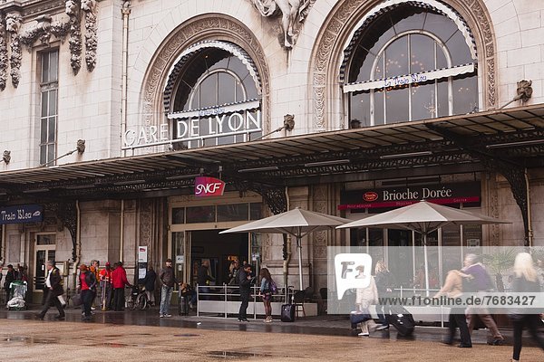 Paris  Hauptstadt  Frankreich  Europa  Zug  Mittelpunkt  Lyon  Haltestelle  Haltepunkt  Station