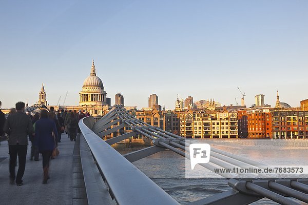 Europa  Großbritannien  London  Hauptstadt  Brücke  Kathedrale  St. Pauls Cathedral  Jahrtausend  England