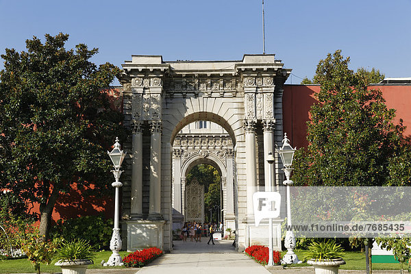 Hazine-i Hassa  treasury gate of the Dolmabahçe Palace  Dolmabahçe Sarayi