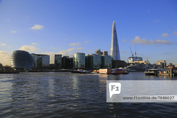 Southwark mit City Hall und The Shard zweithöchstes Gebäude Europas 310 Meter River Thames Themse gesehen vom Tower of London
