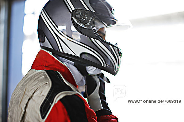Racer-Bindung am Helm in der Garage