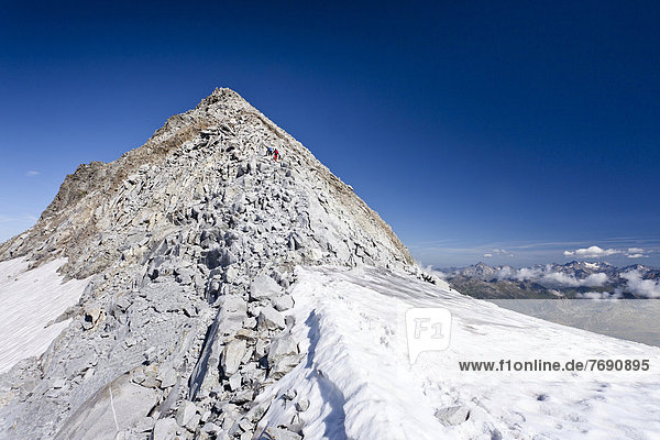 Mountain climbers during the ascent of Fernerkoepfl Mountain in the Rieserferner Group in the Puster Valley  looking towards the summit of Fernerkoepfl Mountain  Alto Adige  Italy  Europe