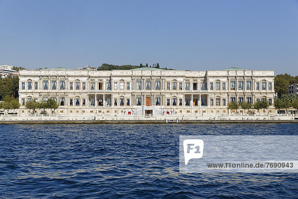 Kempinski Hotel at the Ciragan Palace  Ciragan Sarayi  seen from the Bosphorus