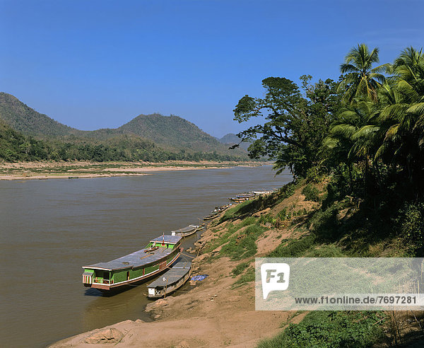 Boote am Ufer des Mekong